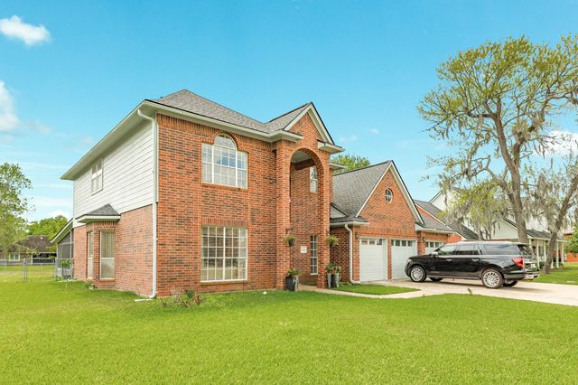 54 Peppermint Court, Lake Jackson, TX 77566