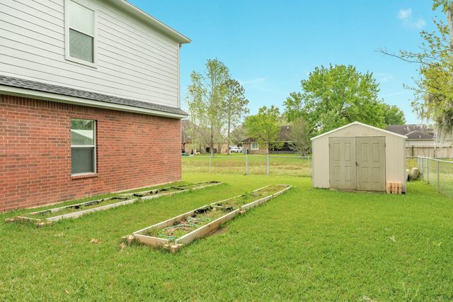 54 Peppermint Court, Lake Jackson, TX 77566