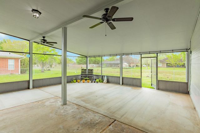 54 Peppermint Court, Lake Jackson, TX 77566