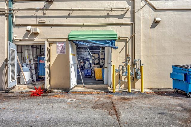 8766 SW 72 St, Miami, FL 33173