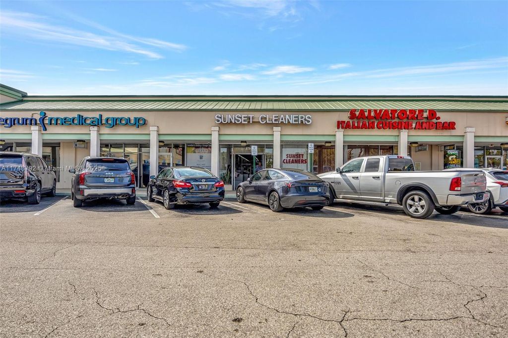 8766 SW 72 St, Miami, FL 33173