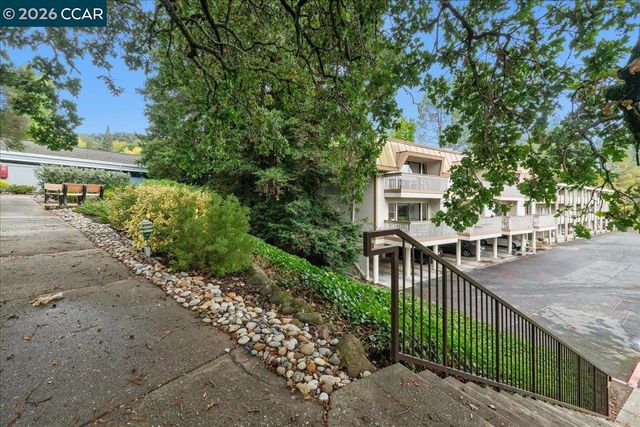 1317 Canyonwood Ct 4, Walnut Creek, CA 94595