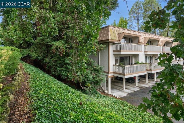 1317 Canyonwood Ct 4, Walnut Creek, CA 94595