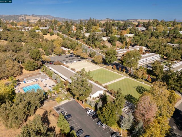 1317 Canyonwood Ct 4, Walnut Creek, CA 94595