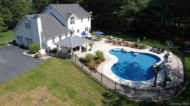 95 Weed Road, Pine Bush, NY 12566