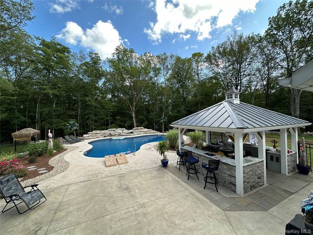 95 Weed Road, Pine Bush, NY 12566