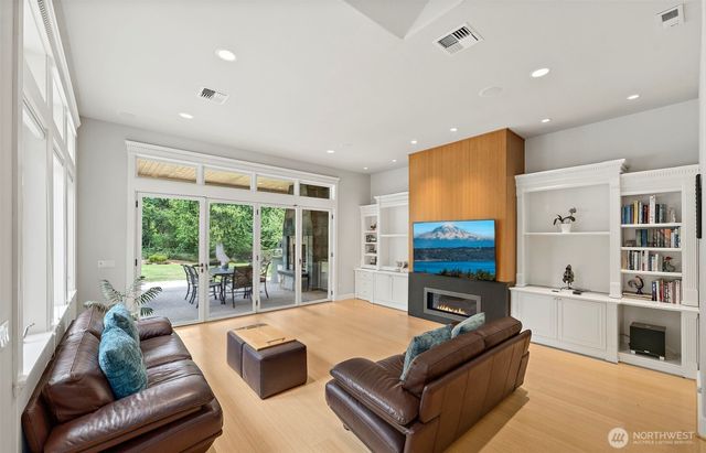 29433 SE 15th Place, Fall City, WA 98024