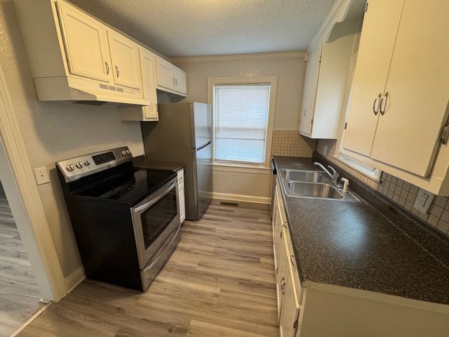 2421 Grover St, Nashville, TN 37207