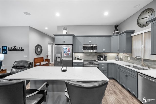 6890 Summerlyn Lakes Drive, Bedford Twp, MI 48144