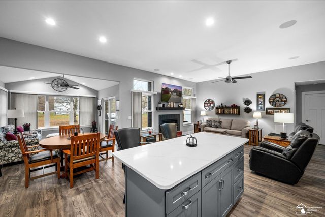 6890 Summerlyn Lakes Drive, Bedford Twp, MI 48144