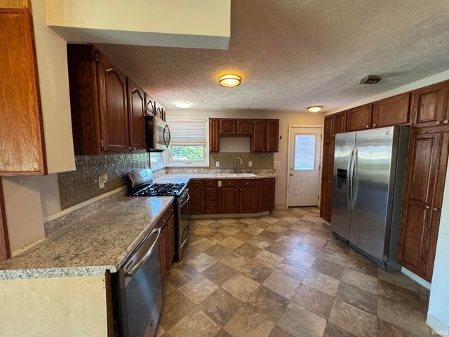 512 E 8th Street, Rochester, IN 46975