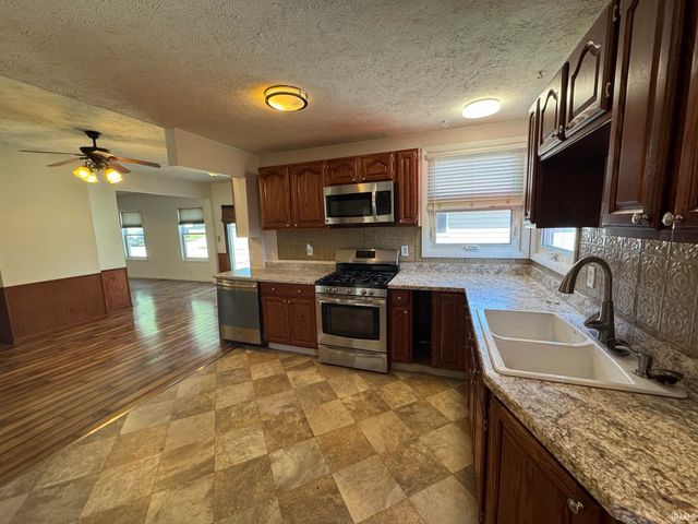 512 E 8th Street, Rochester, IN 46975