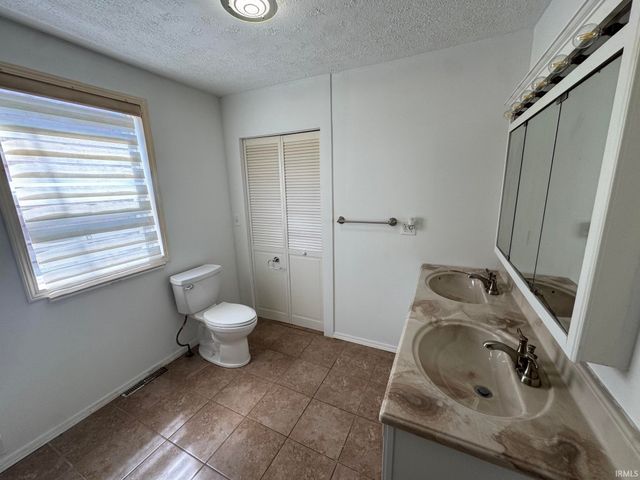 512 E 8th Street, Rochester, IN 46975
