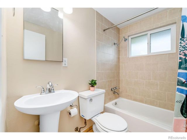 6617 W 61st Avenue, Arvada, CO 80003