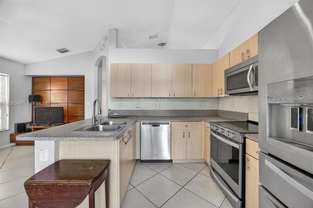 2073 SE 13th St, Homestead, FL 33035