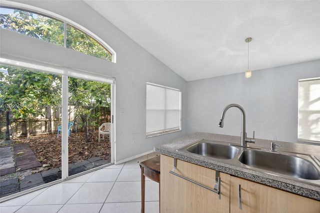 2073 SE 13th St, Homestead, FL 33035