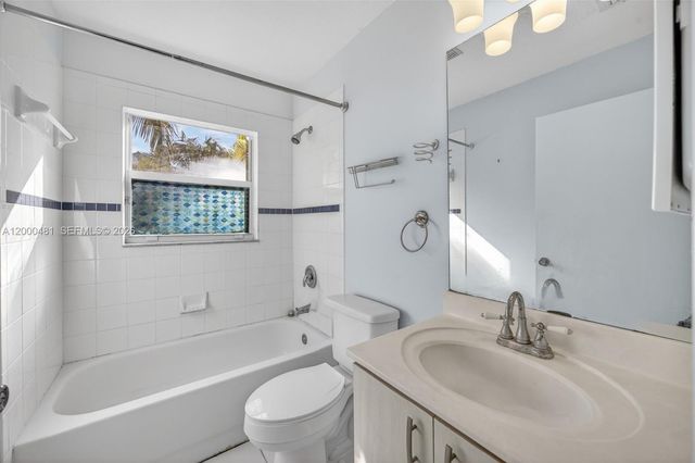 2073 SE 13th St, Homestead, FL 33035