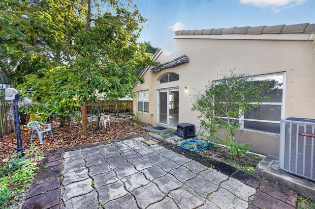 2073 SE 13th St, Homestead, FL 33035