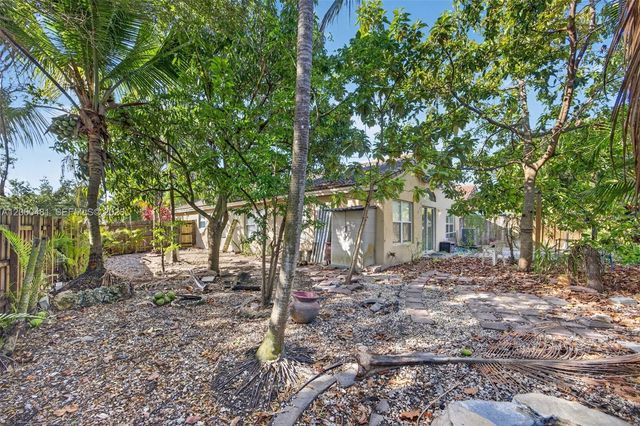 2073 SE 13th St, Homestead, FL 33035