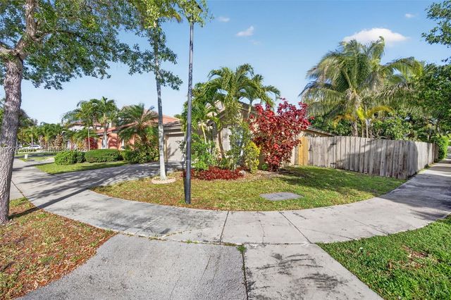 2073 SE 13th St, Homestead, FL 33035