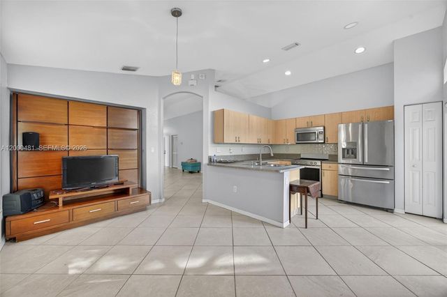 2073 SE 13th St, Homestead, FL 33035