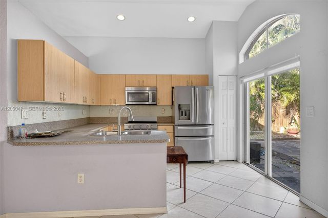 2073 SE 13th St, Homestead, FL 33035