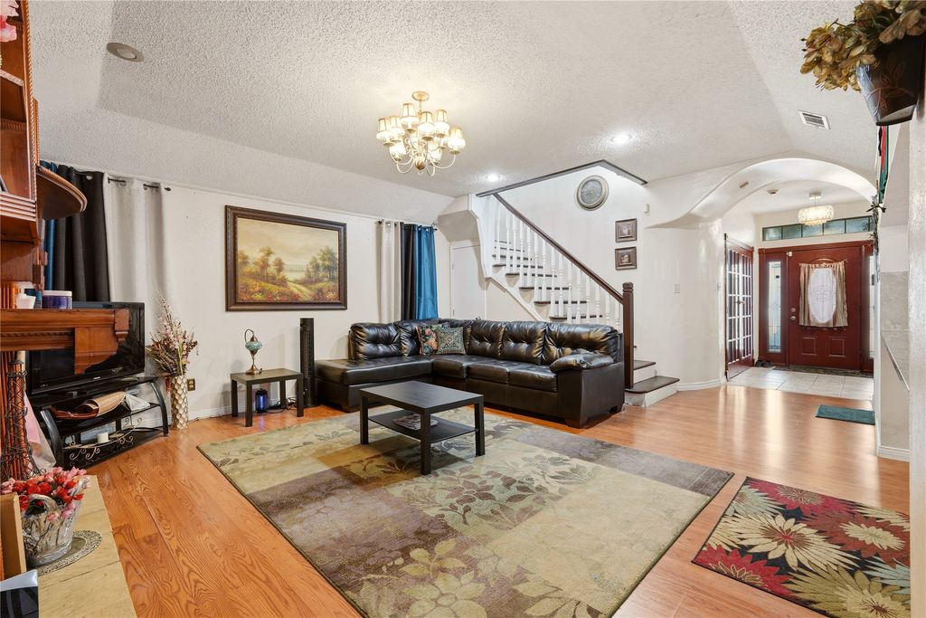 4201 Briar Hill Drive, Grand Prairie, TX 75052 — photo 3