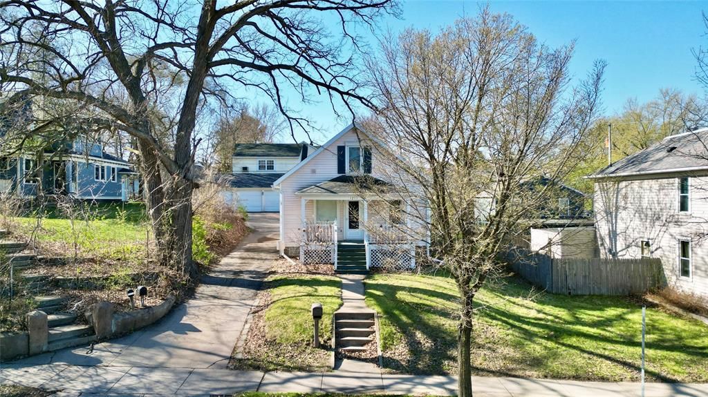 1211 Main Street, Eau Claire, WI 54701