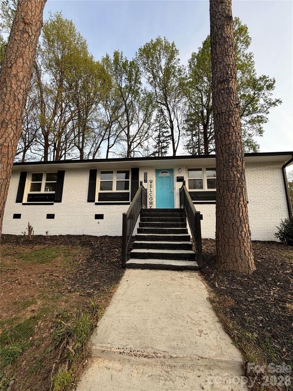 553 Derrydowne Drive, Charlotte, NC 28213