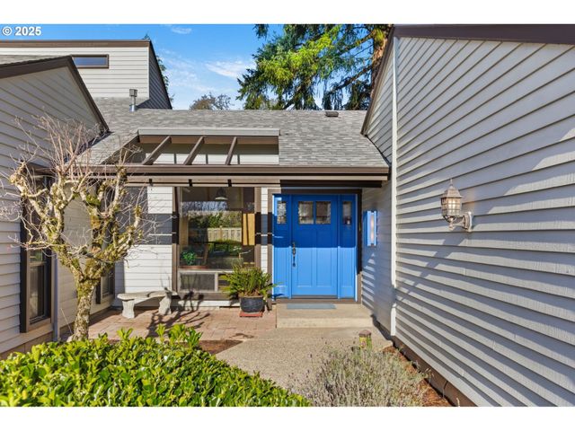 993 ROBIN HOOD Ave, Eugene, OR 97401