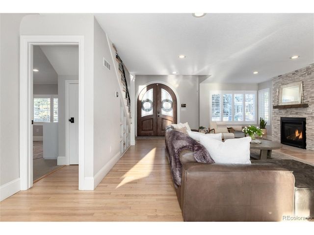 215 Ivanhoe St, Denver, CO 80220