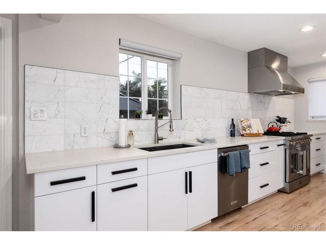 215 Ivanhoe St, Denver, CO 80220