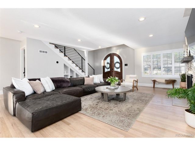215 Ivanhoe St, Denver, CO 80220