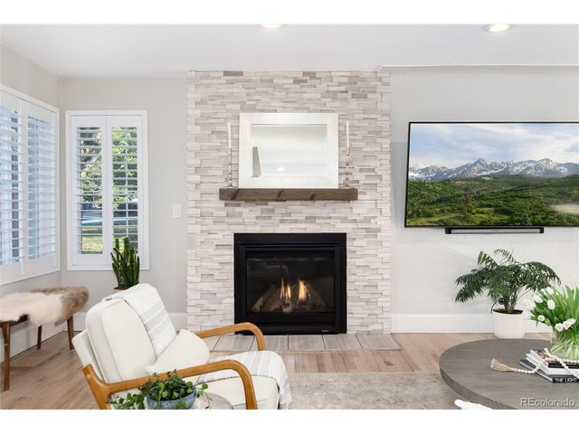 215 Ivanhoe St, Denver, CO 80220