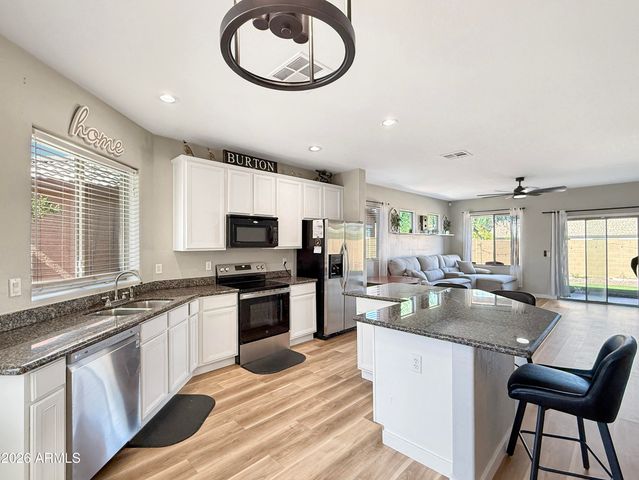 8931 W SAINT JOHN Road, Peoria, AZ 85382
