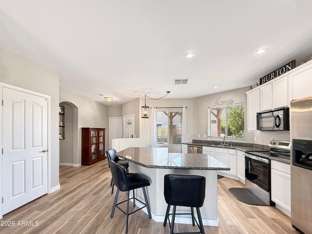 8931 W SAINT JOHN Road, Peoria, AZ 85382