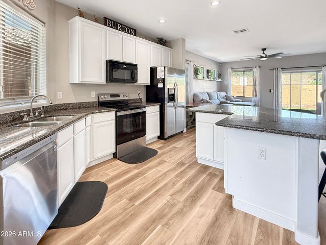 8931 W SAINT JOHN Road, Peoria, AZ 85382