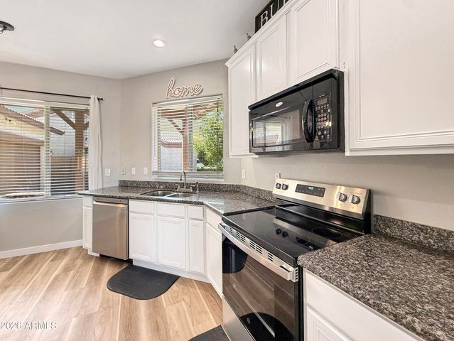 8931 W SAINT JOHN Road, Peoria, AZ 85382
