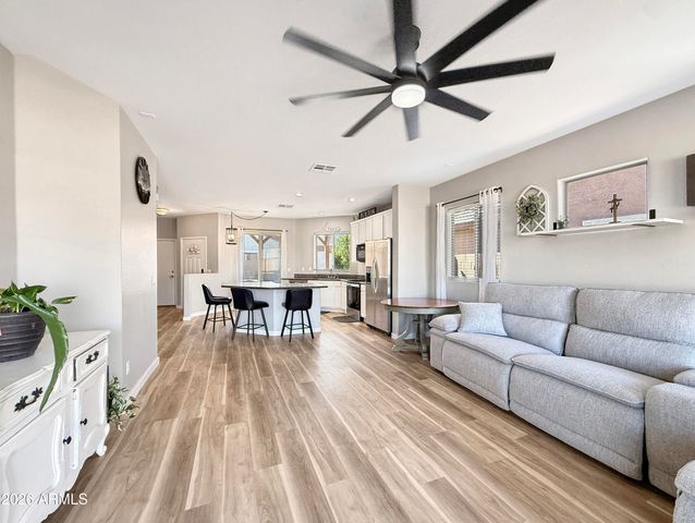 8931 W SAINT JOHN Road, Peoria, AZ 85382