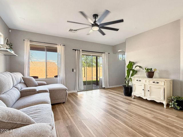 8931 W SAINT JOHN Road, Peoria, AZ 85382