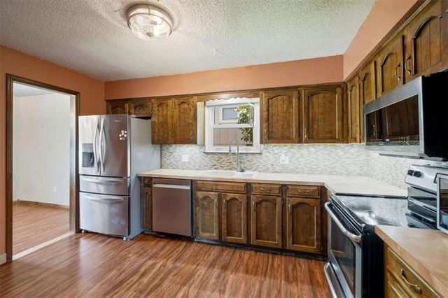 2924 SW Walnut Street, Blue Springs, MO 64015