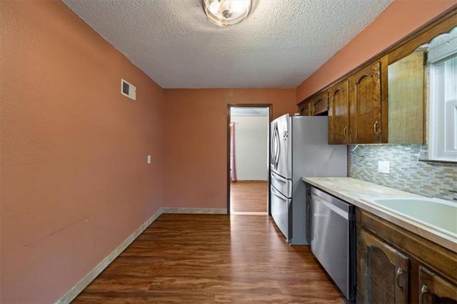2924 SW Walnut Street, Blue Springs, MO 64015