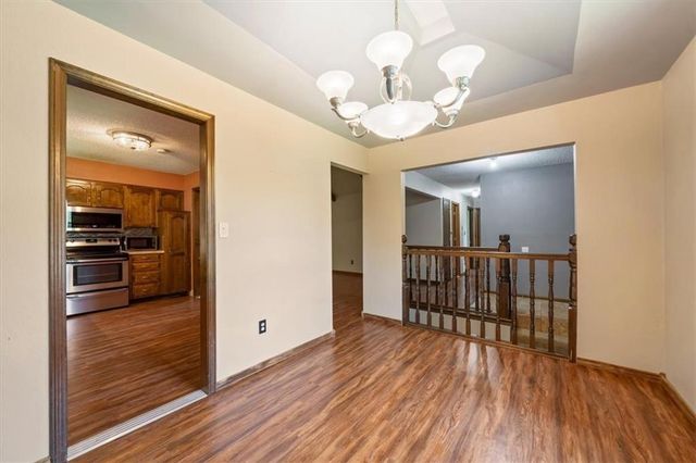 2924 SW Walnut Street, Blue Springs, MO 64015