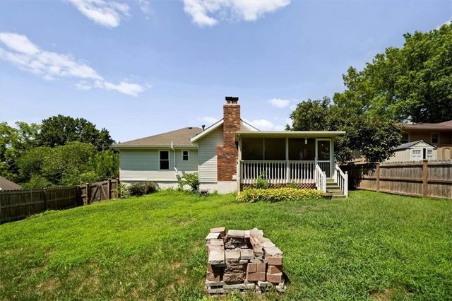 2924 SW Walnut Street, Blue Springs, MO 64015