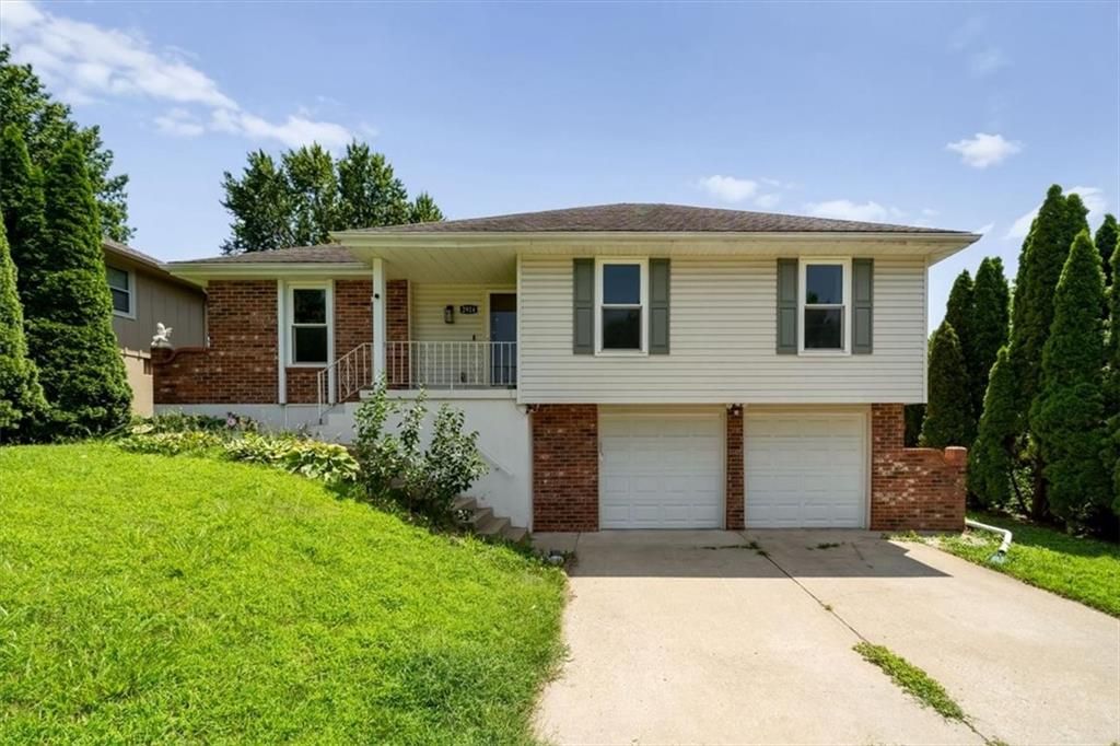 2924 SW Walnut Street, Blue Springs, MO 64015
