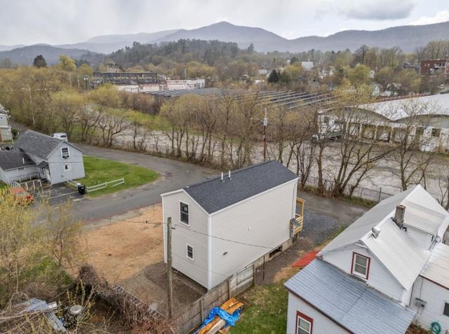 15 National Street, Windsor, VT 05089