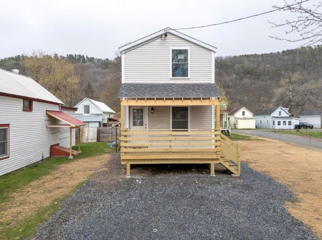 15 National Street, Windsor, VT 05089