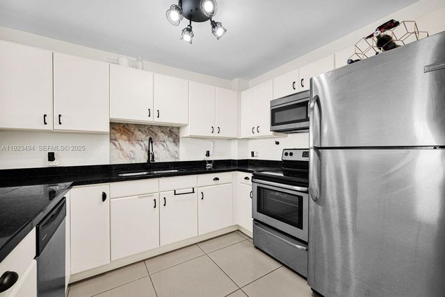 6900 Bay Dr 6B, Miami Beach, FL 33141