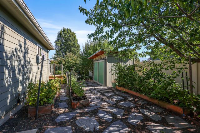 1709 S Steen Rd, Veradale, WA 99037