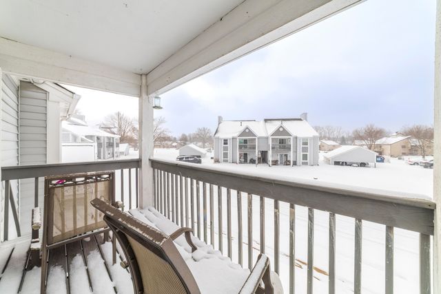 1079 Millpond Road E, Valparaiso, IN 46385